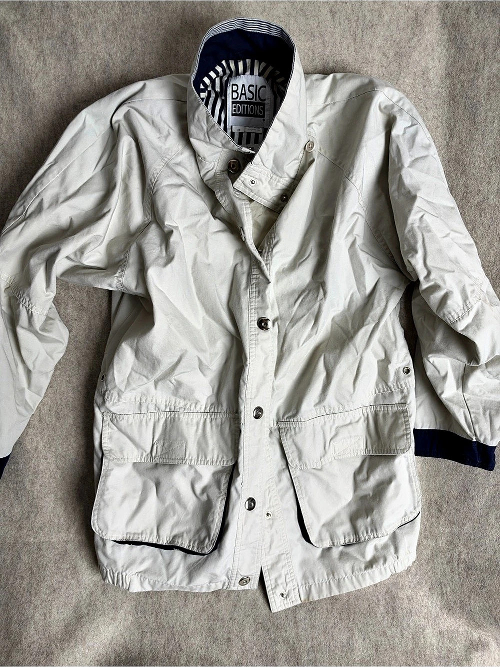 Basic Editions Lightweight Jacket in White & Blue size medium
